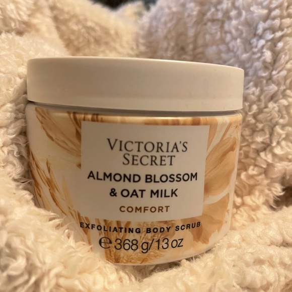 Victoria's Secret Other - Victoria’s Secret Almond Blossom & Oat Milk Exfoliating Body Scrub